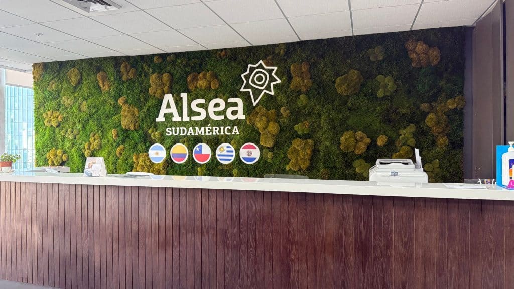 oficinas Alsea muro musgo preservado